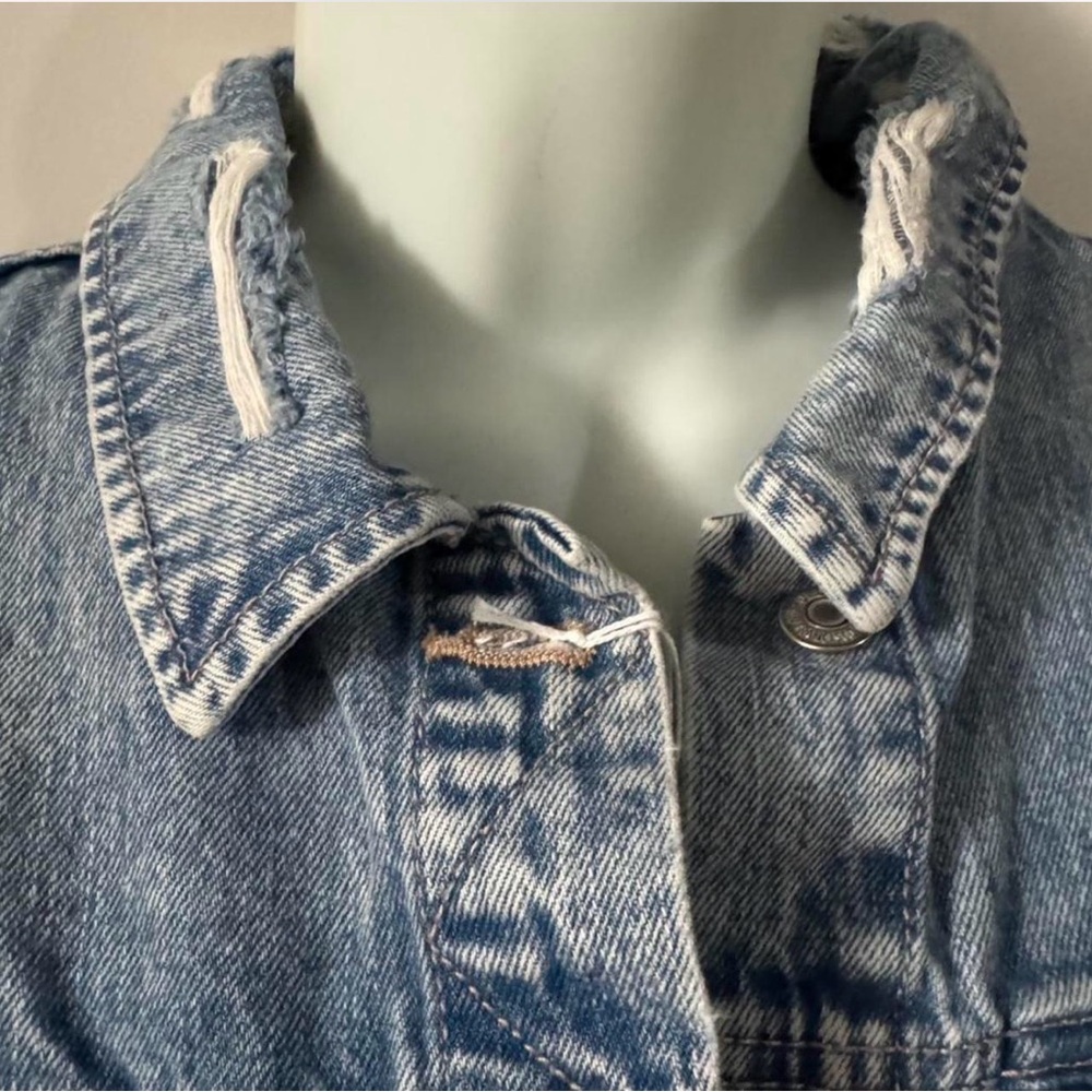 Old Navy Denim Jacket Women Large Blue Distressed Light Wash Trucker Jean Jacket - Picture 4 of 10